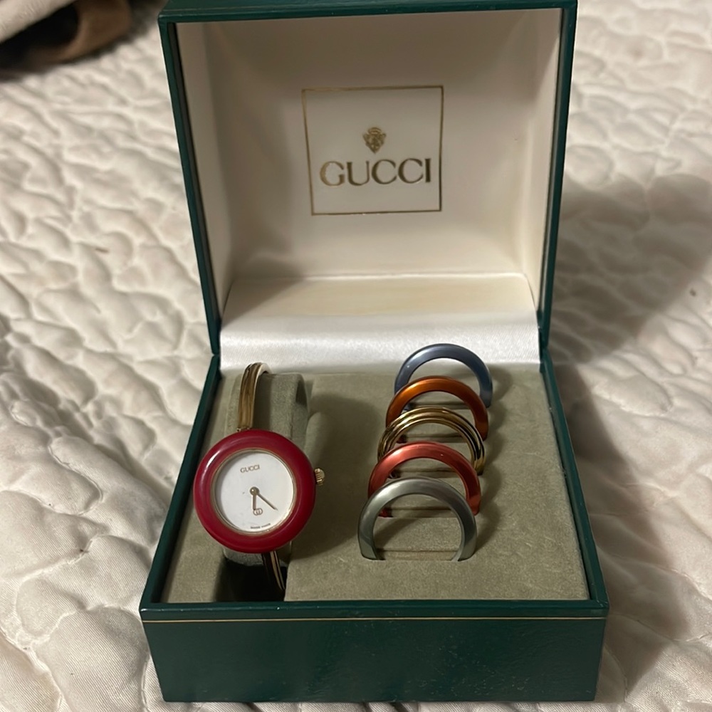 Gucci 1100-L Series Watch with interchangeable bezels